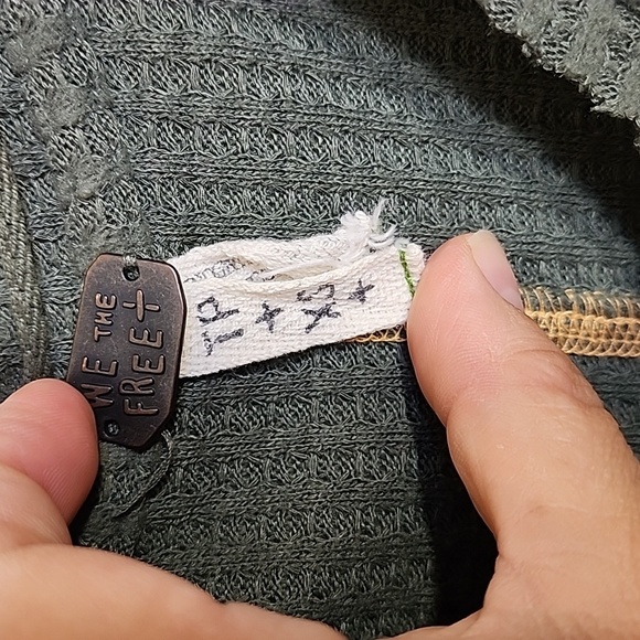 We the Free Waffle Knit Oversize Loving Leopard Cuffs Green Blouse Size XS - Picture 8 of 10